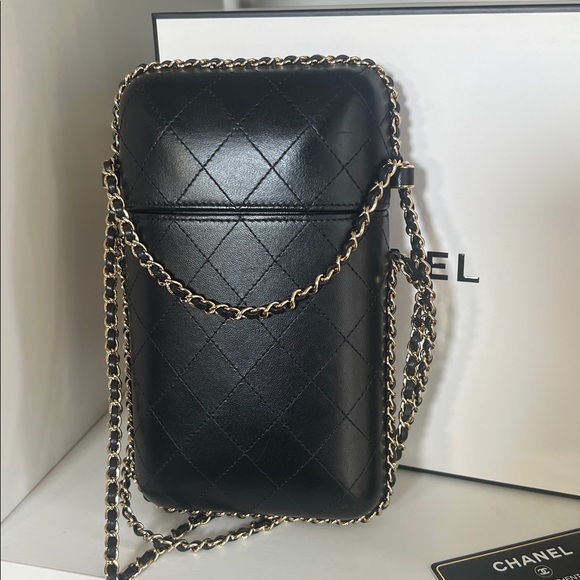 Chanel Chain around leather crossbody bag - Picture 5 of 12